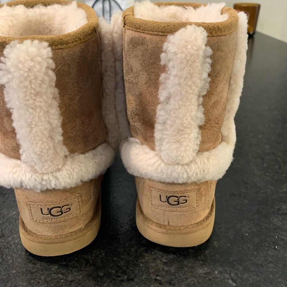 Girls size 3 UGG boots